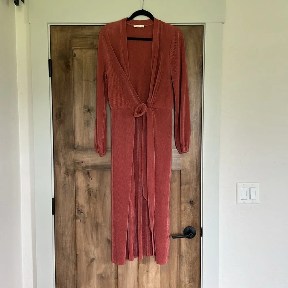 Intempo Kimono Duster in Salmon Color in accordian texture - Picture 3 of 15